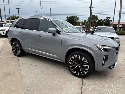 2025 Volvo XC90 B5 Plus 7-Seater