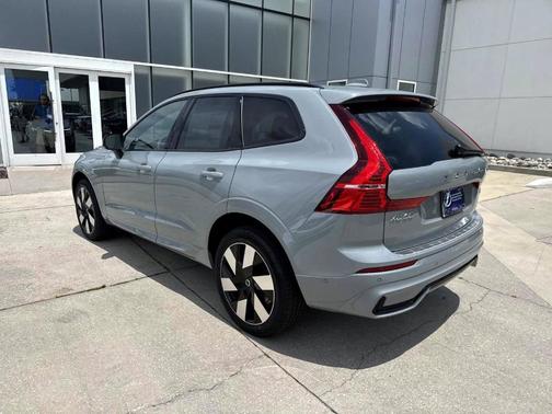 2025 Volvo XC60 Plug-In Hybrid T8 Plus