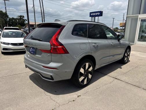 2025 Volvo XC60 Plug-In Hybrid T8 Plus