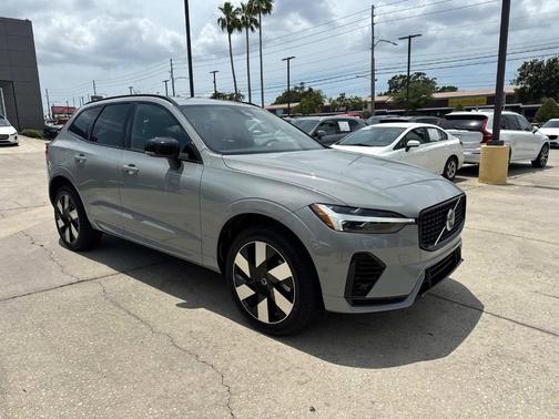 2025 Volvo XC60 Plug-In Hybrid T8 Plus