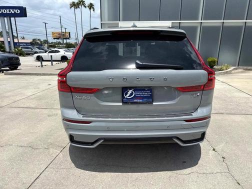 2025 Volvo XC60 Plug-In Hybrid T8 Plus