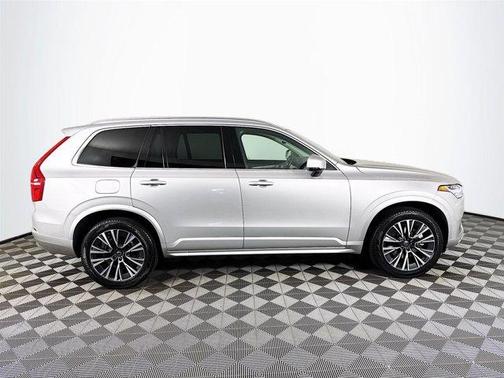 2022 Volvo XC90 T5 Momentum 7 Passenger