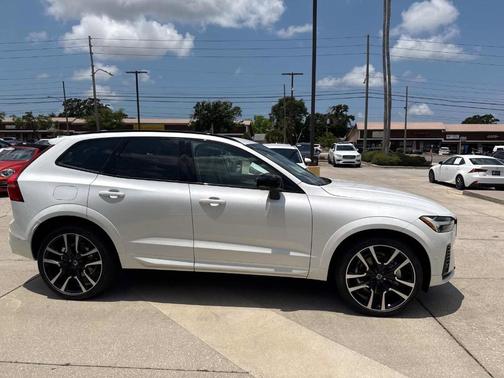 2025 Volvo XC60 Plug-In Hybrid T8 Ultra