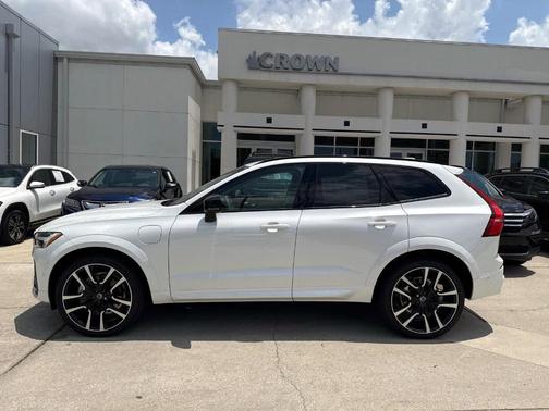 2025 Volvo XC60 Plug-In Hybrid T8 Ultra