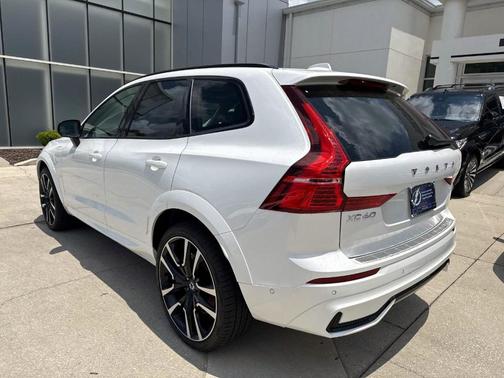 2025 Volvo XC60 Plug-In Hybrid T8 Ultra