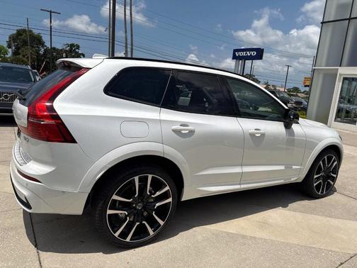 2025 Volvo XC60 Plug-In Hybrid T8 Ultra