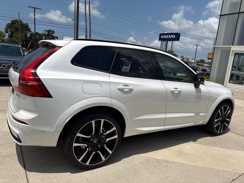 2025 Volvo XC60 Plug-In Hybrid T8 Ultra