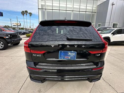 2025 Volvo XC60 Plug-In Hybrid T8 Plus