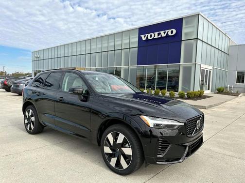 2025 Volvo XC60 Plug-In Hybrid T8 Plus