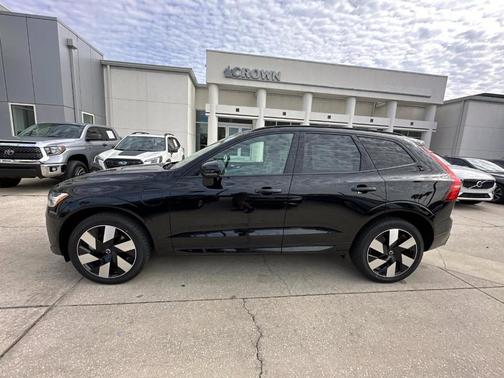 2025 Volvo XC60 Plug-In Hybrid T8 Plus