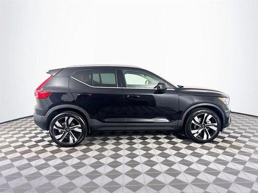 2023 Volvo XC40 B5 Ultimate Bright Theme