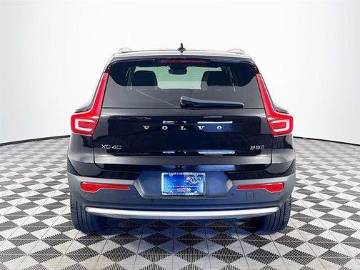2023 Volvo XC40 B5 Ultimate Bright Theme