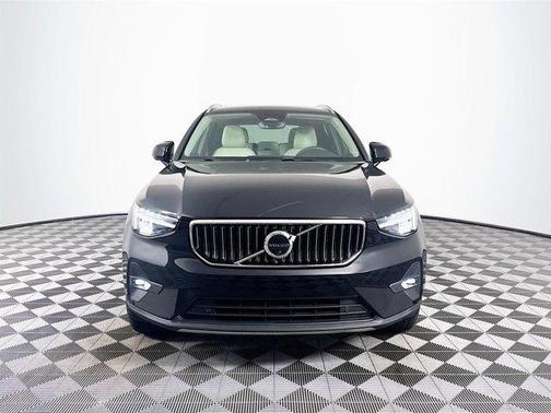 2023 Volvo XC40 B5 Ultimate Bright Theme