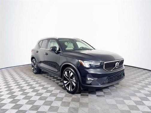 2023 Volvo XC40 B5 Ultimate Bright Theme