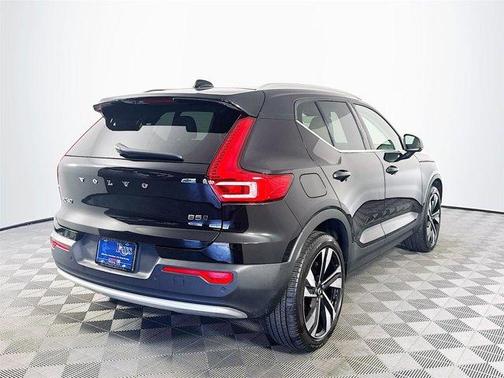 2023 Volvo XC40 B5 Ultimate Bright Theme