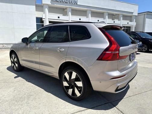 2025 Volvo XC60 Plug-In Hybrid T8 Plus