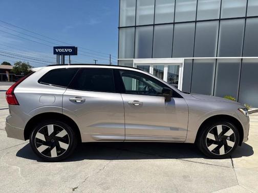 2025 Volvo XC60 Plug-In Hybrid T8 Plus