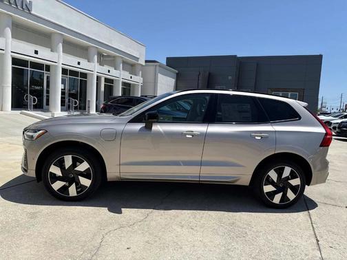 2025 Volvo XC60 Plug-In Hybrid T8 Plus