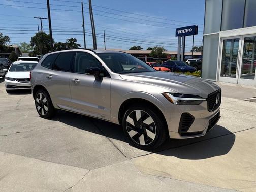 2025 Volvo XC60 Plug-In Hybrid T8 Plus