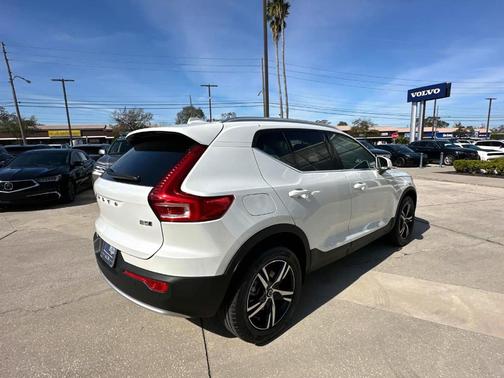 2025 Volvo XC40 B5 Core Bright Theme