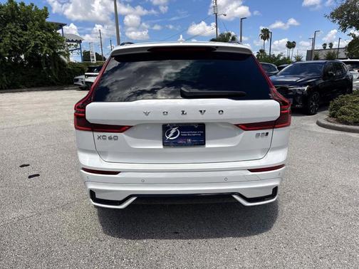 2026 Volvo XC60 B5 Core
