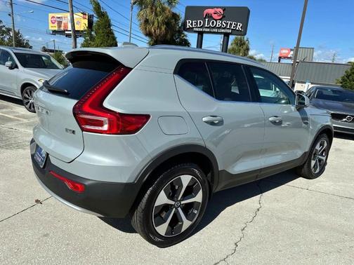 2025 Volvo XC40 B5 Plus Bright Theme