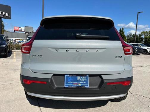 2025 Volvo XC40 B5 Plus Bright Theme