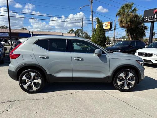 2025 Volvo XC40 B5 Plus Bright Theme