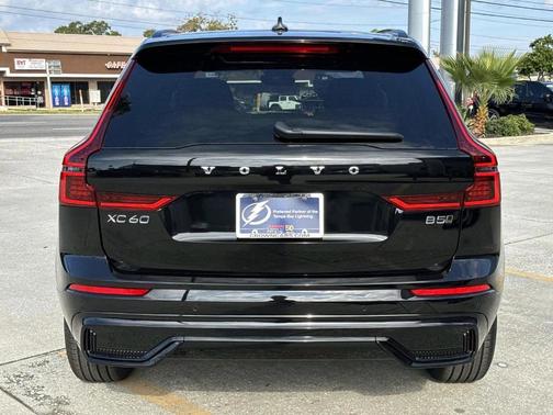 2026 Volvo XC60 B5 Core