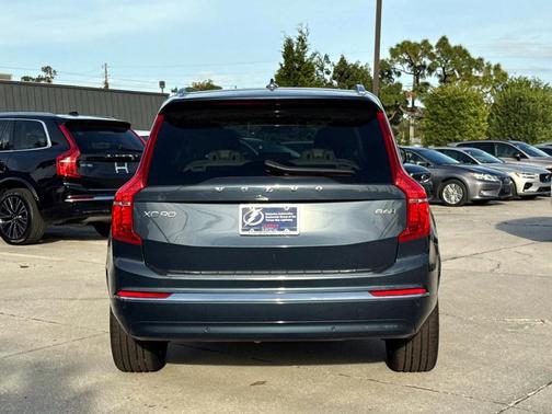 2025 Volvo XC90 B6 Plus 7-Seater