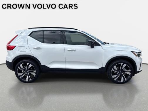 2026 Volvo XC40 B5 Ultra