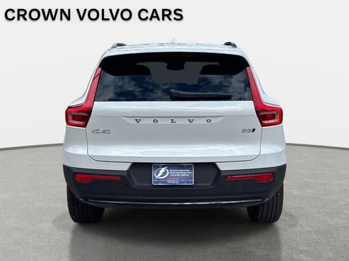 2026 Volvo XC40 B5 Ultra