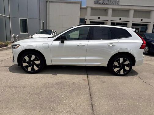 2025 Volvo XC60 Plug-In Hybrid T8 Plus
