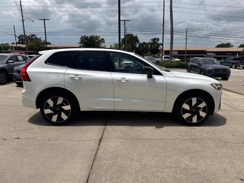 2025 Volvo XC60 Plug-In Hybrid T8 Plus
