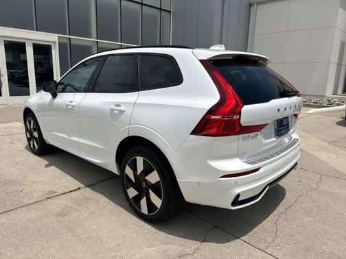 2025 Volvo XC60 Plug-In Hybrid T8 Plus