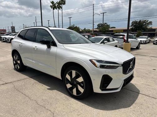 2025 Volvo XC60 Plug-In Hybrid T8 Plus