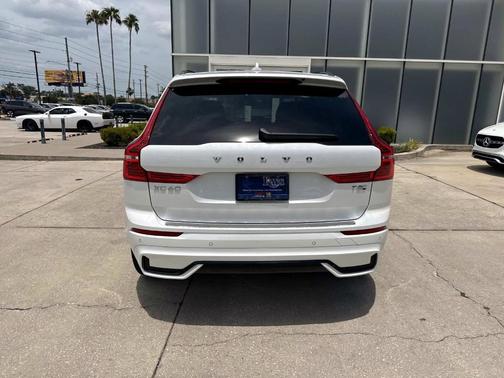 2025 Volvo XC60 Plug-In Hybrid T8 Plus
