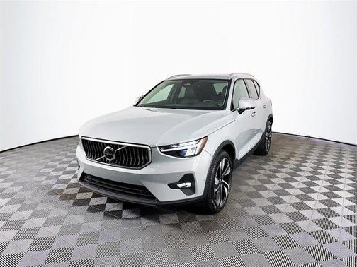 2024 Volvo XC40 B5 Plus Bright Theme