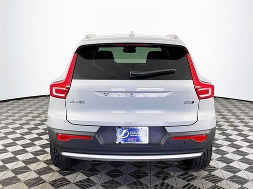 2024 Volvo XC40 B5 Plus Bright Theme