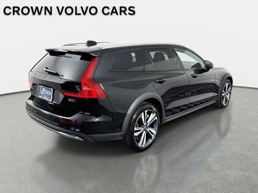 2025 Volvo V60 Cross Country B5 Plus
