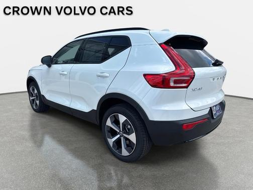 2026 Volvo XC40 B5 Plus