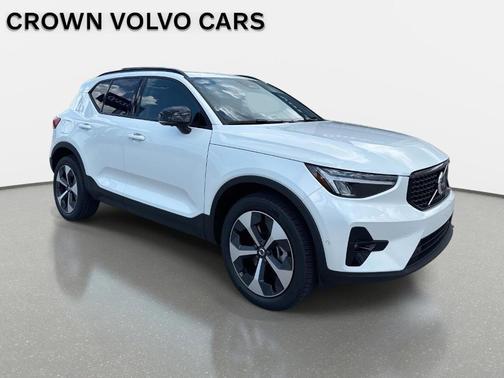 2026 Volvo XC40 B5 Plus