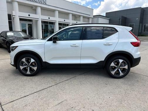 2026 Volvo XC40 B5 Plus