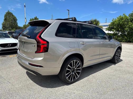 2026 Volvo XC90 B6 Ultra Dark Theme 7-Seater