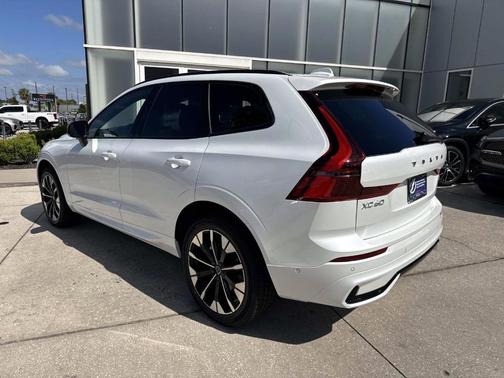 2026 Volvo XC60 B5 Plus