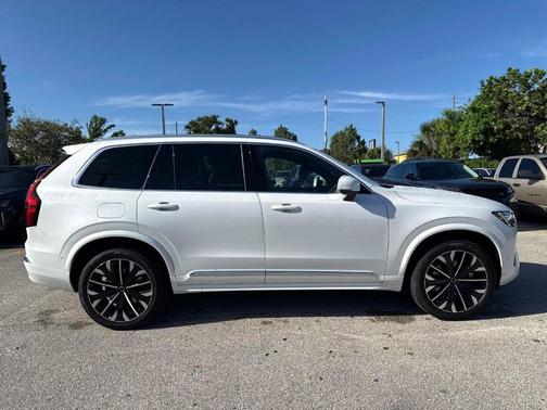 2025 Volvo XC90 B5 Plus 7-Seater