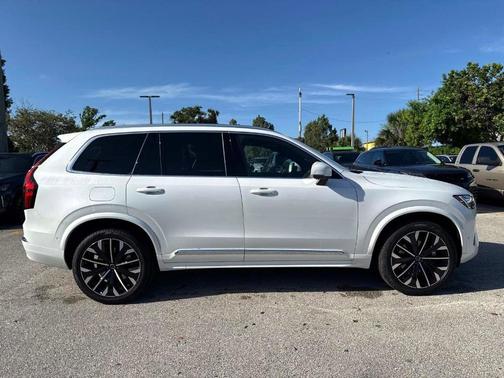 2025 Volvo XC90 B5 Plus 7-Seater