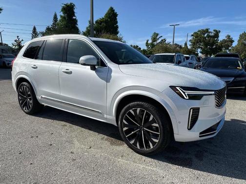 2025 Volvo XC90 B5 Plus 7-Seater