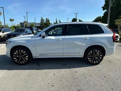 2025 Volvo XC90 B5 Plus 7-Seater