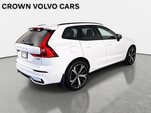 Crystal White 2024 Volvo XC60 B5 Ultimate Dark Theme